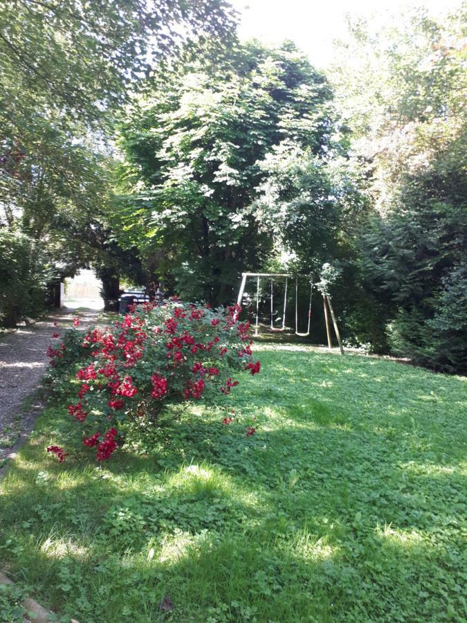 Les Seringats Poissy Dış mekan fotoğraf